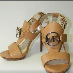 Michael Kore Pumps size 8